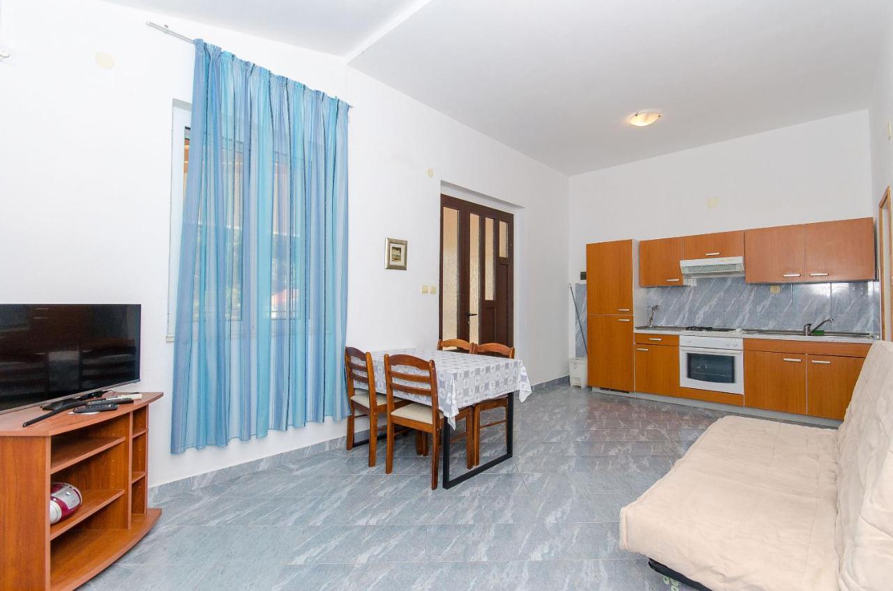 Apartments Ivanka Vis Exterior photo