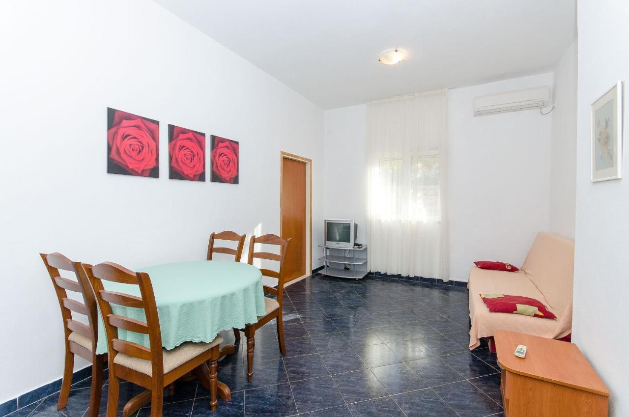Apartments Ivanka Vis Exterior photo